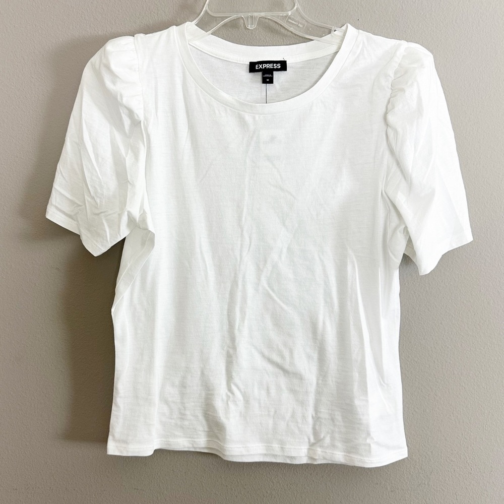 Express Women’s White Short Sleeve Cropped T-shirt Size Medium NWT